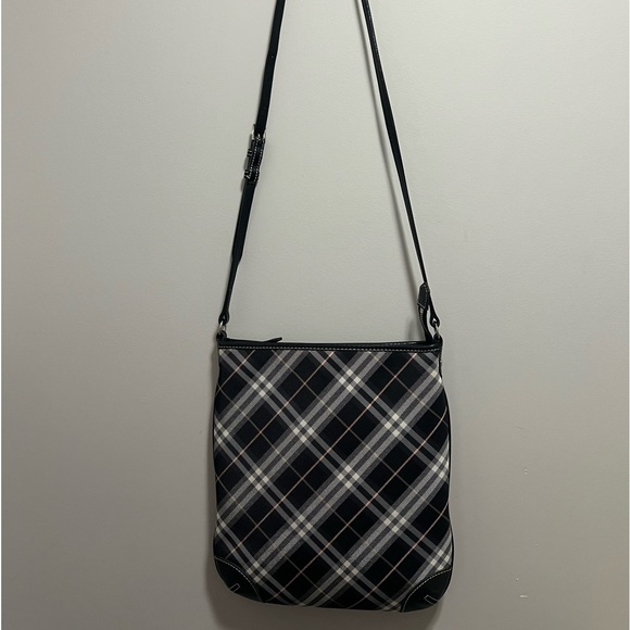PRELOVED AUTHENTIC BURBERRY LONDON BLUE LABEL CROSSBODY SLING BAG - Picture 4 of 16